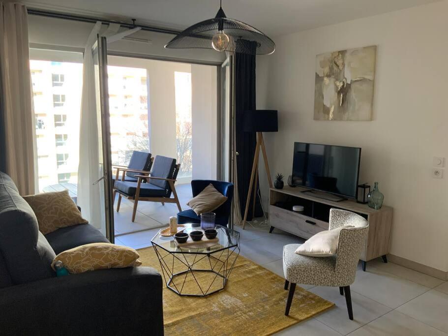 Logement Cosy Climatise Avec Parking Aix-en-Provence Exterior photo
